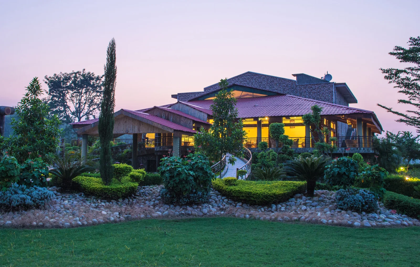 Roar Resort: Where Luxury Meets Wilderness for an Unforgettable Escape