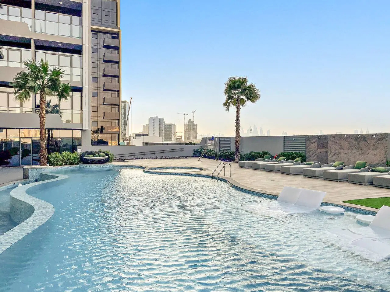 How Dubai Vacation Rentals Offer More Space and Privacy